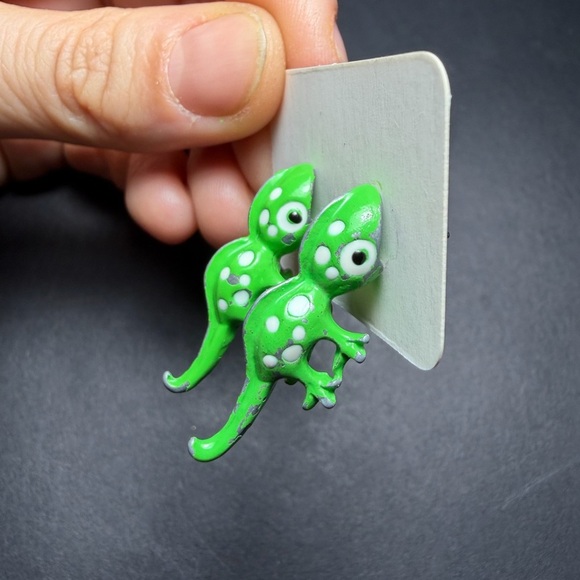 Vintage Jewelry - Green & White Lizard/Gecko Stud Earrings
